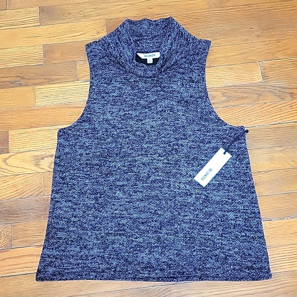 BB Dakota sleeveless sweater